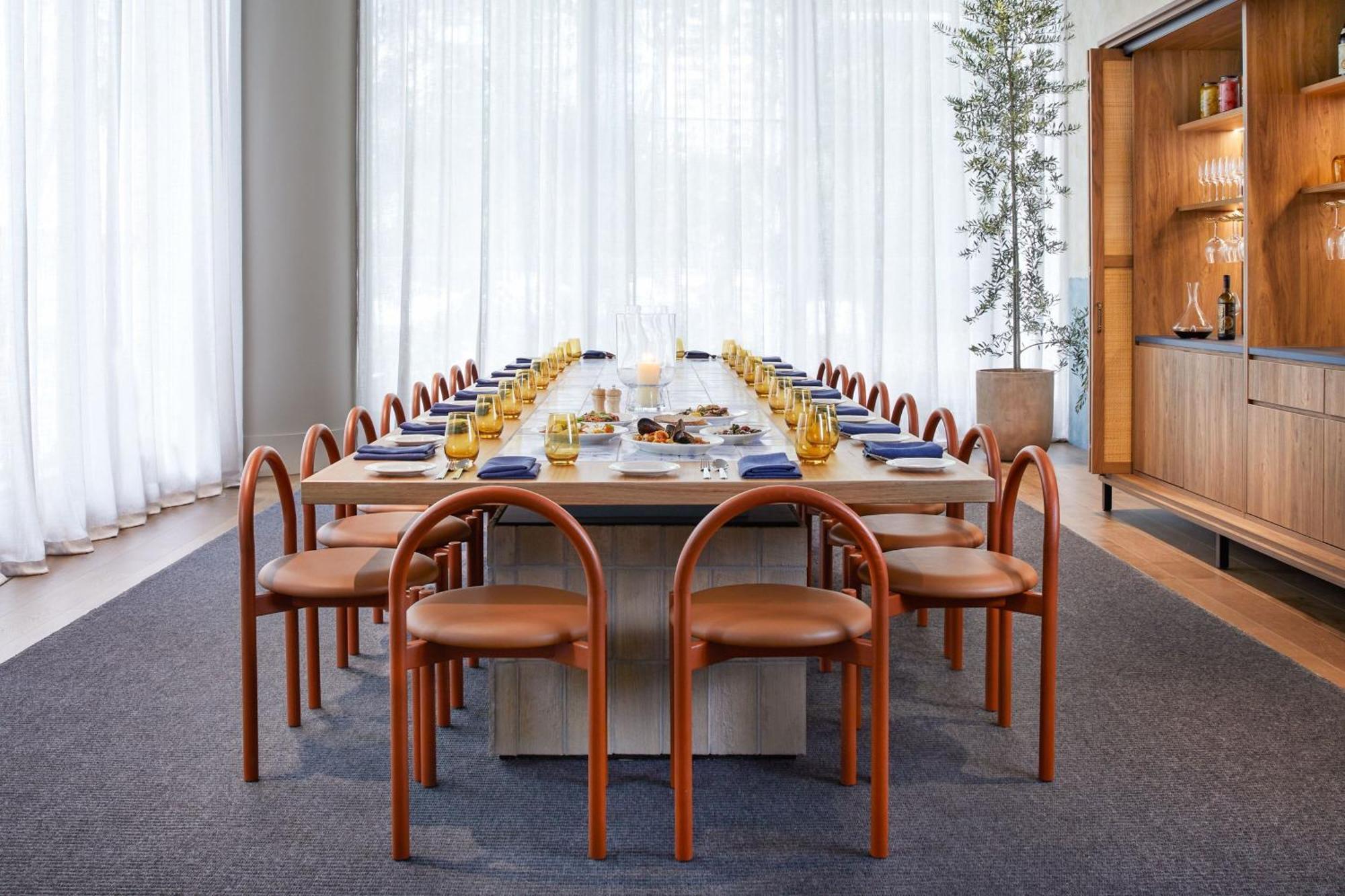 Hotel The Westin Brisbane Exterior foto The table and chairs in the dining room of the 1986 Olympic Village